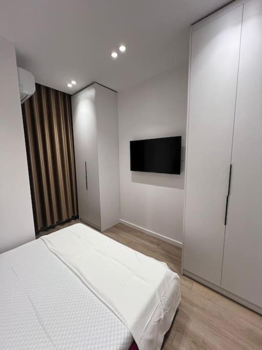 טיראנה Spacious Apartment Ish-Blloku Area מראה חיצוני תמונה