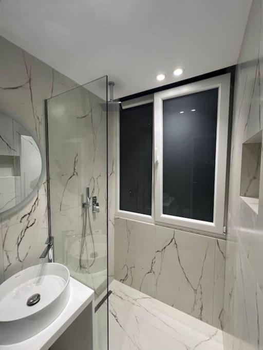 טיראנה Spacious Apartment Ish-Blloku Area מראה חיצוני תמונה