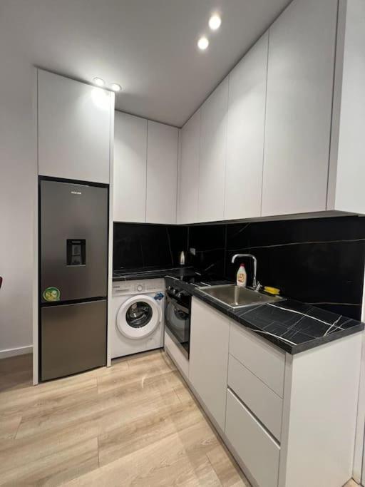 טיראנה Spacious Apartment Ish-Blloku Area מראה חיצוני תמונה